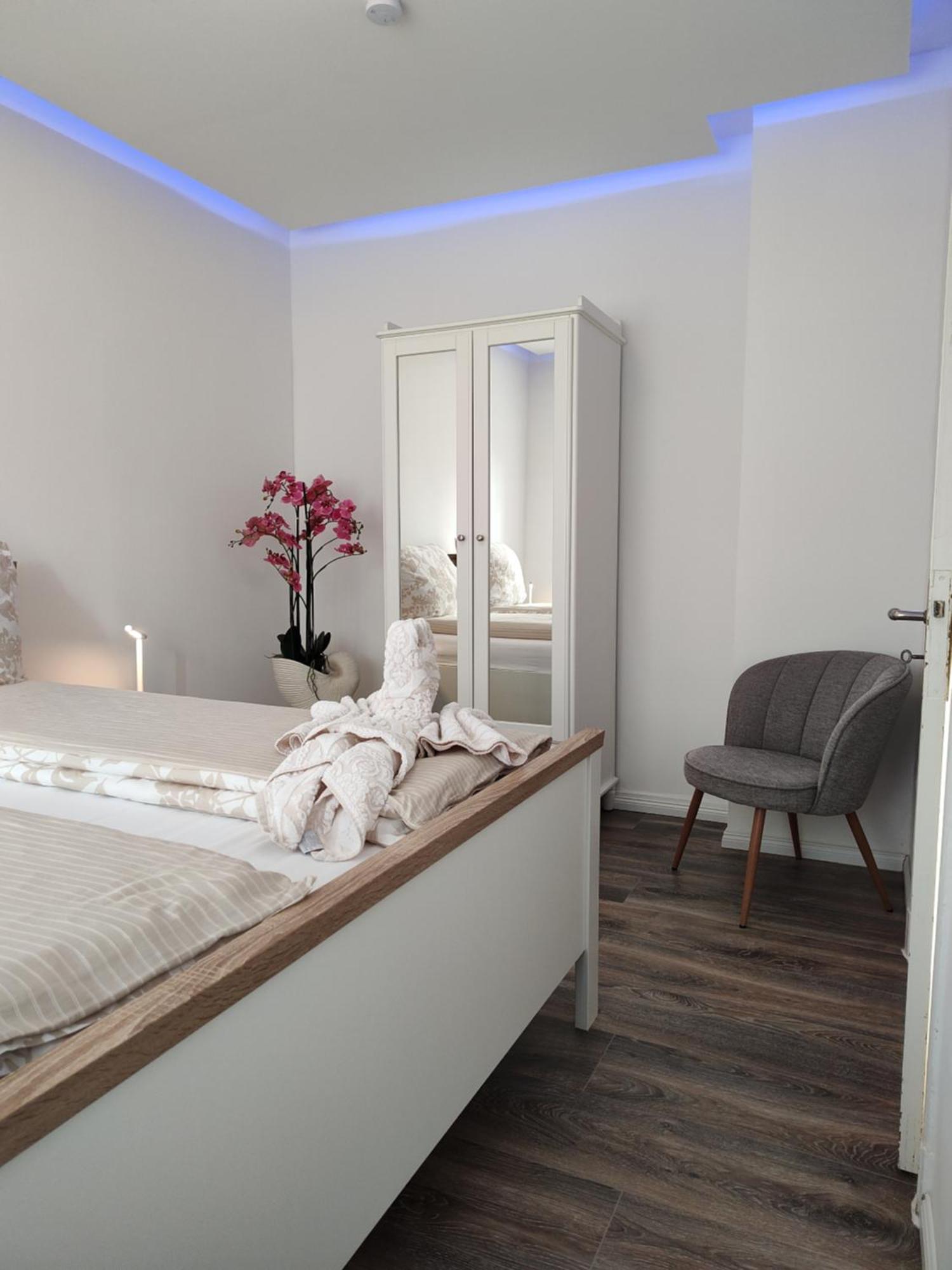 Friesenhuus Deluxe Apartment Йевер Екстериор снимка