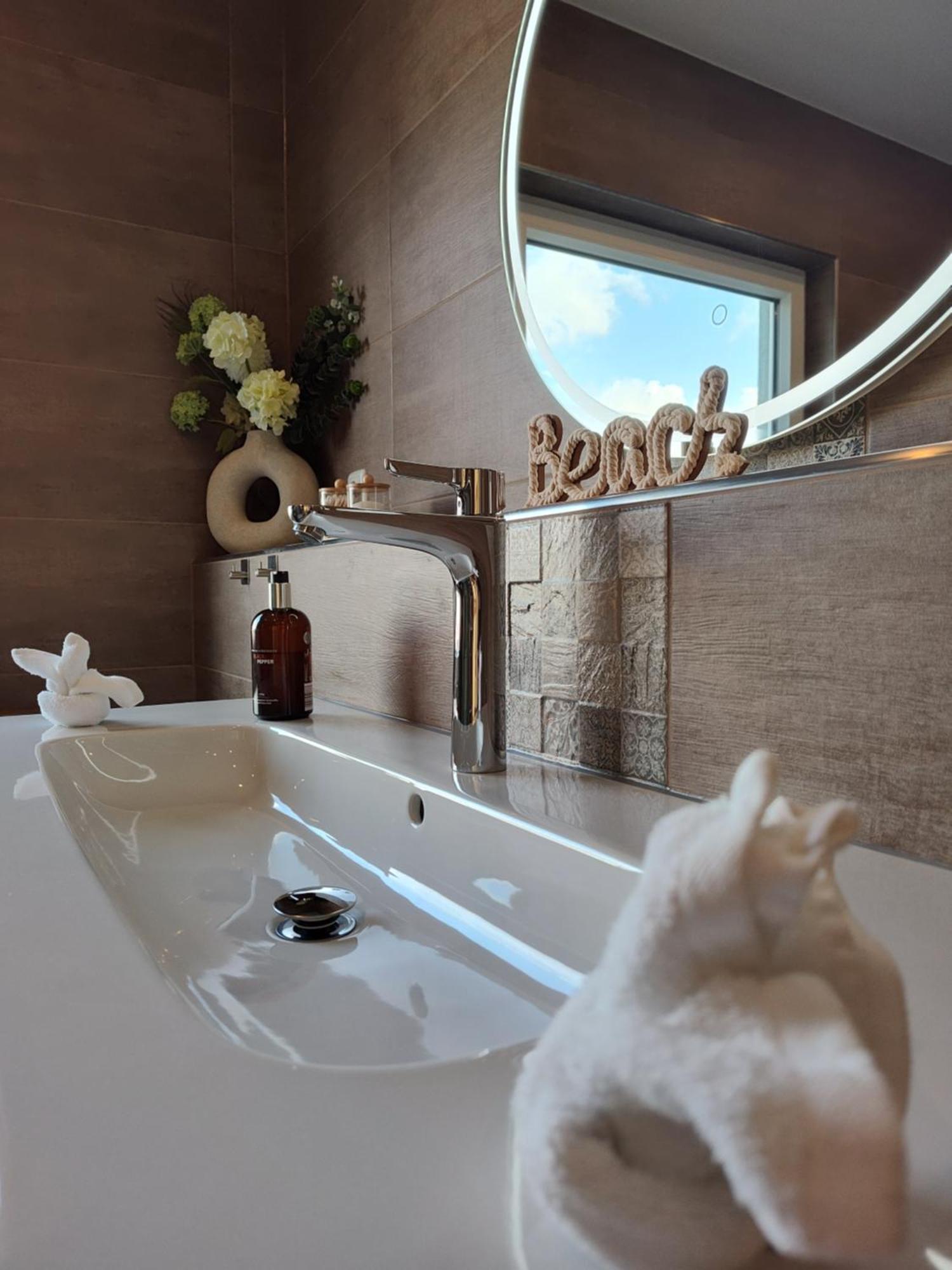 Friesenhuus Deluxe Apartment Йевер Екстериор снимка