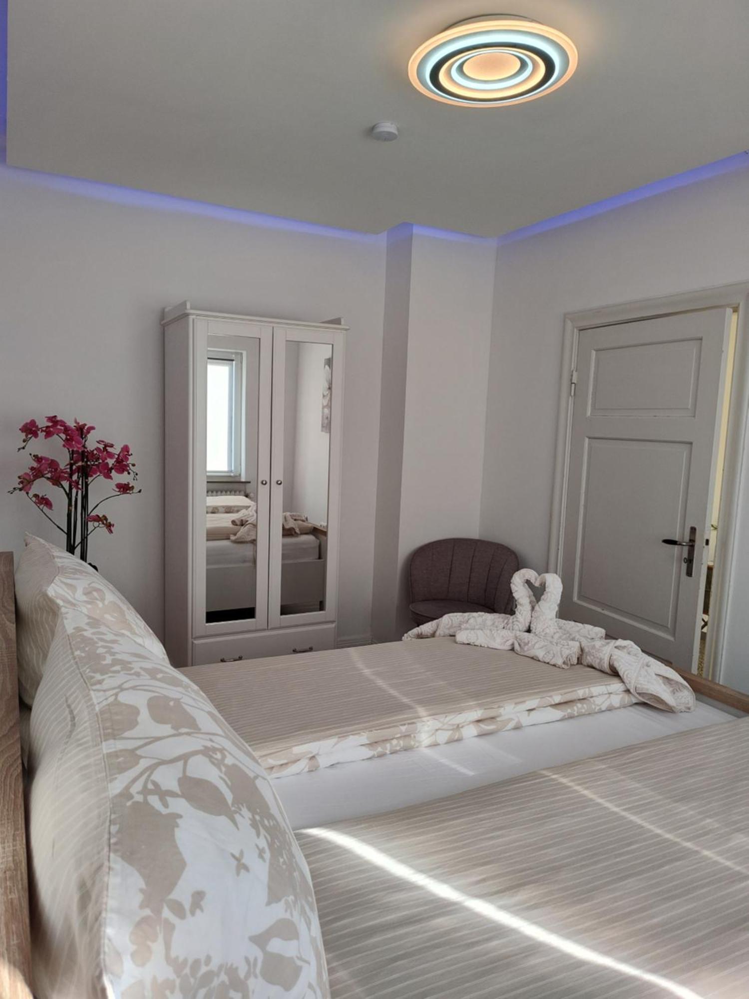 Friesenhuus Deluxe Apartment Йевер Екстериор снимка