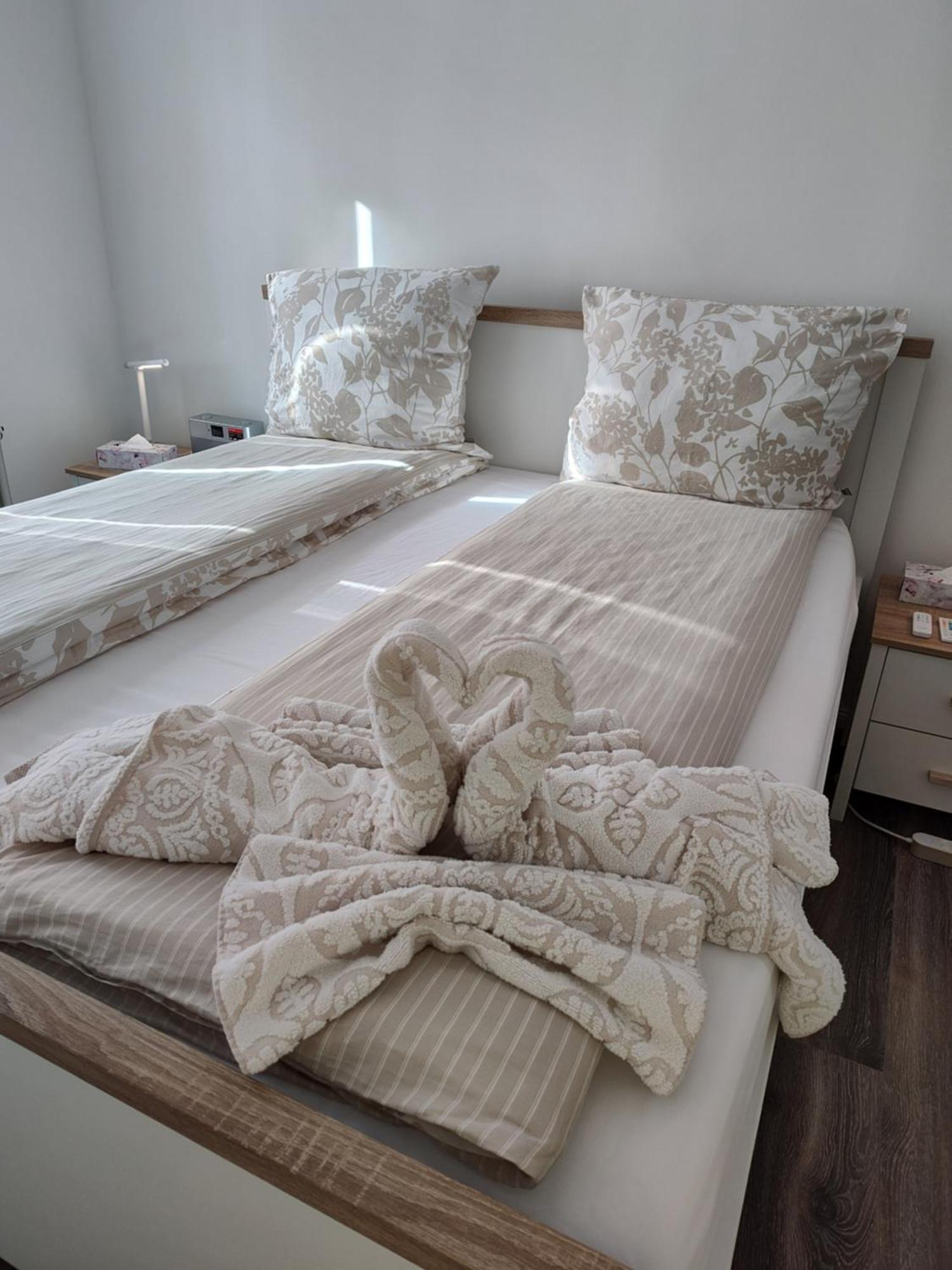 Friesenhuus Deluxe Apartment Йевер Екстериор снимка